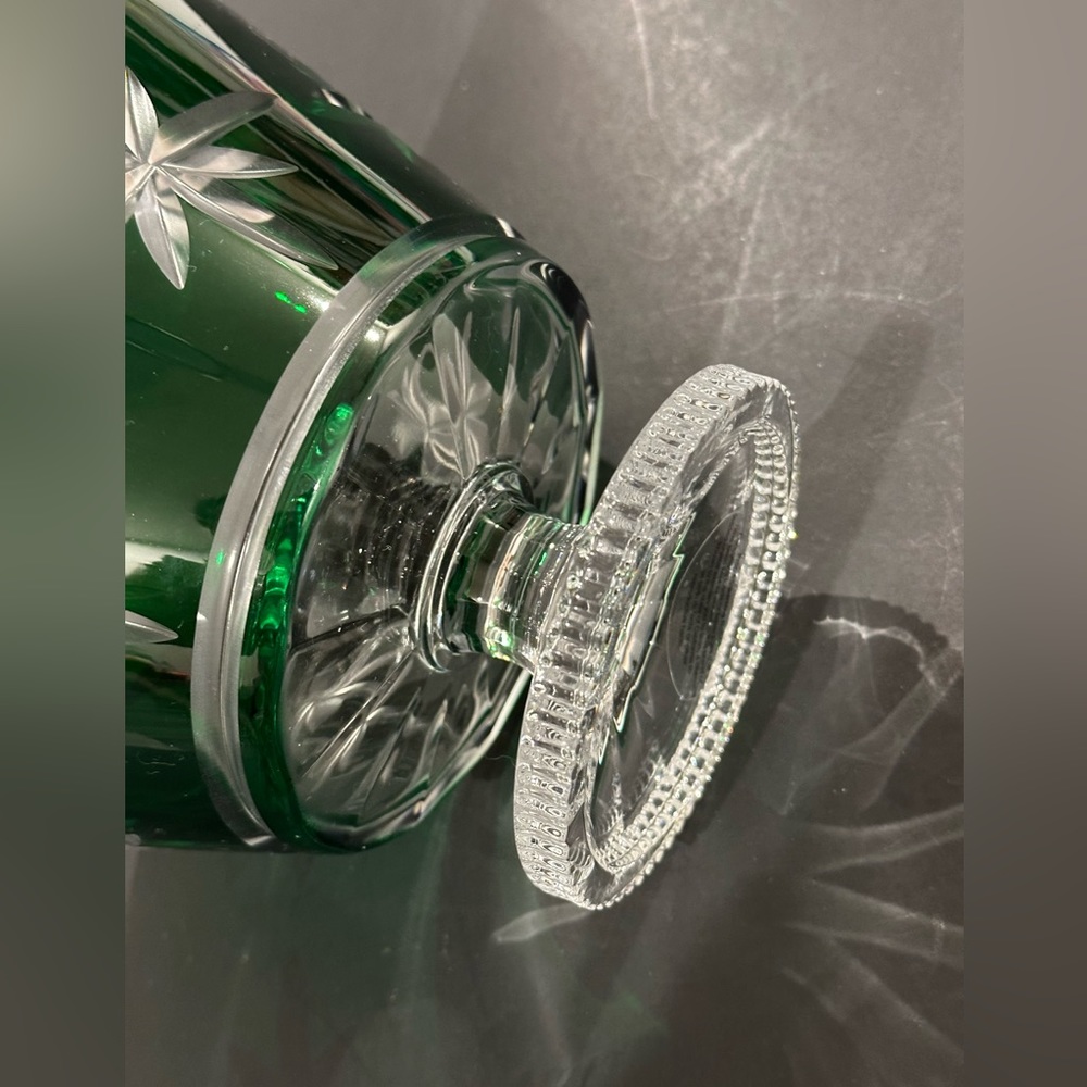 Marquis by Waterford Emerald Green Cut to Clear Starburst Pedestal Footed Bowl - Picture 7 of 7